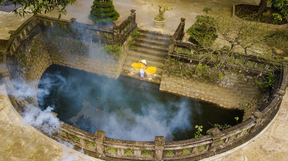 天尊寺里的半圆形湖。图自越通社