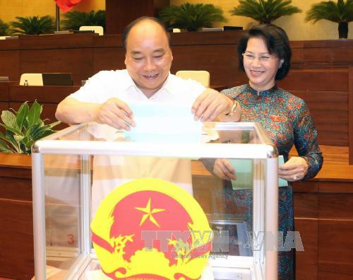  政府总理阮春福参加投票选举第十四届国会主席和副主席职务。