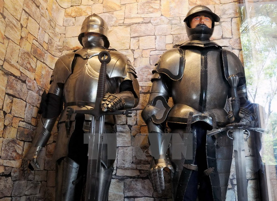 16世纪出现的德国骑兵铁甲战衣。（图片来源：越通社）