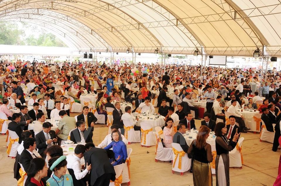  众多旅泰越侨和代表前来出席落成典礼。（图片来源：Vietnam+）