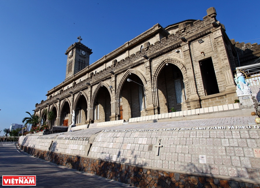 芽庄大教堂是芽庄市著名旅游景点。图自越通社/越南画报