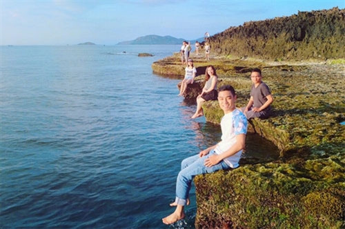 涉水走到珊瑚岛你将看到五彩斑斓的珊瑚（图片来源：vnexpress.net）