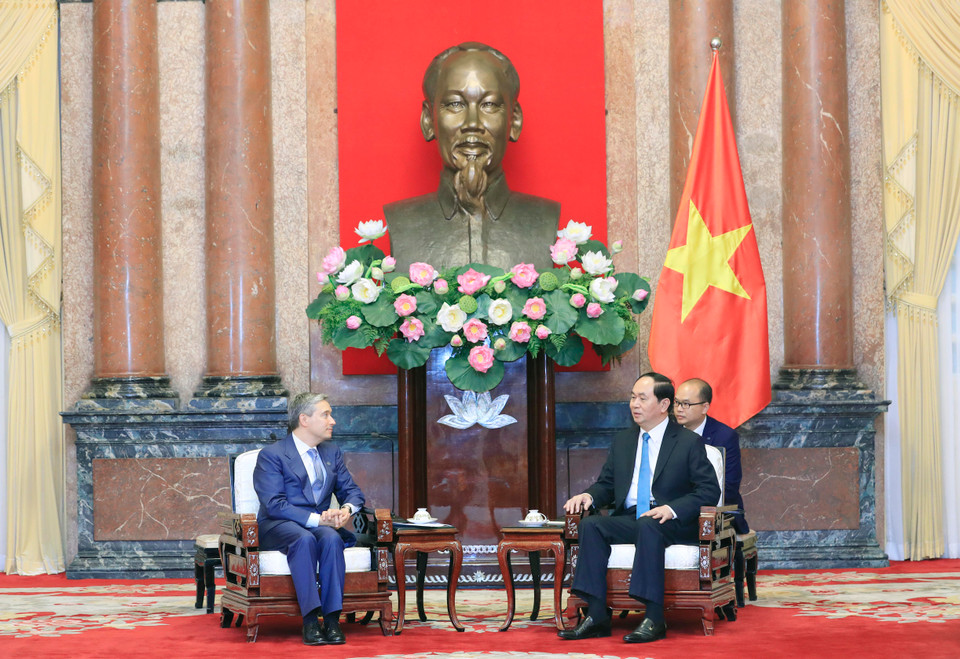 陈大光（右）会见加拿大国际贸易部长弗朗索瓦·菲利普•尚帕涅​（左）。（图片来源：越通社）