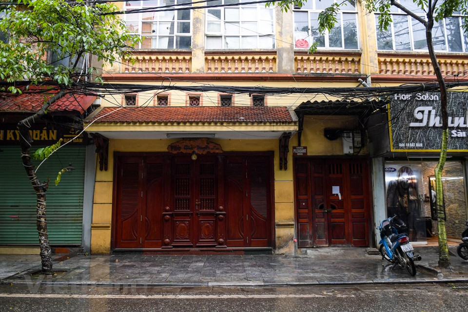 八谭街上的著名河粉店仍闭门谢客。 图自越通社