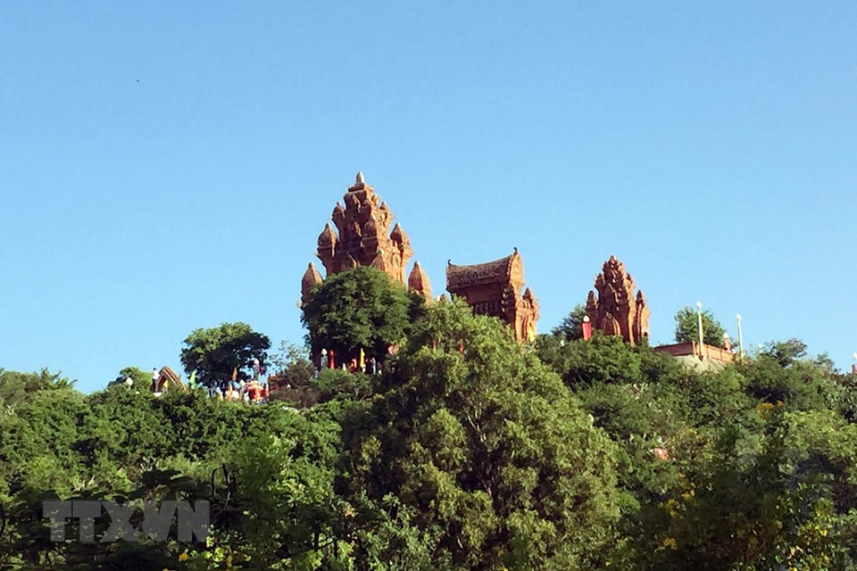 潘朗-占塔市的Po klong Girai塔是当地婆罗门教徒每年举办传统卡特节的地方。越通社记者 公署 摄