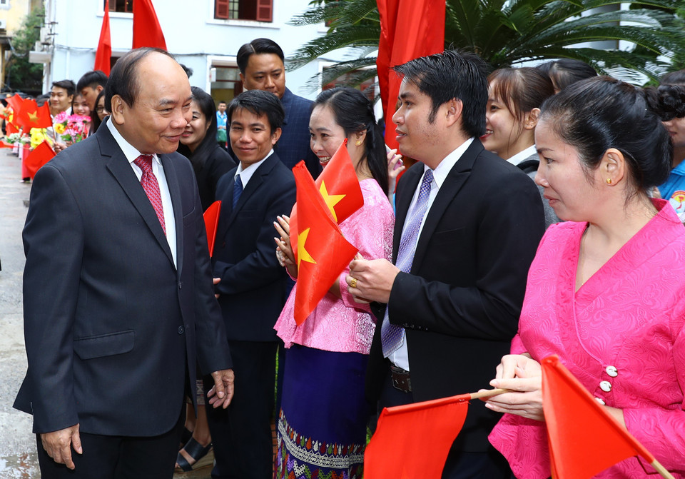 越南政府总理阮春福出席越南国家行政学院2017-2018学年开学仪式。（图片来源：越通社）