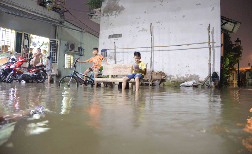 胡志明市出现潮汛 诸多房间进水。（图片来源：越通社）
