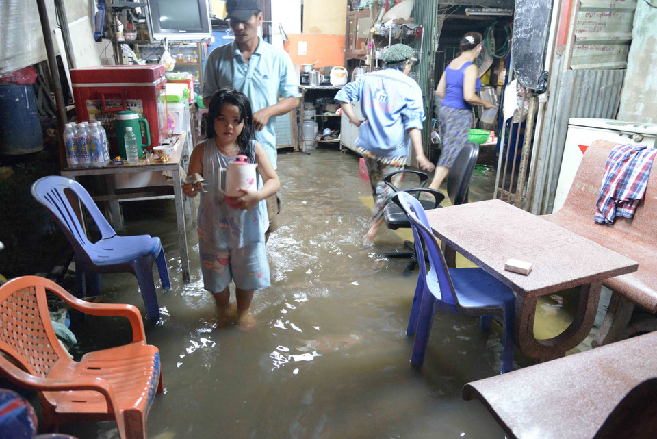 胡志明市出现潮汛 诸多房间进水。（图片来源：越通社）