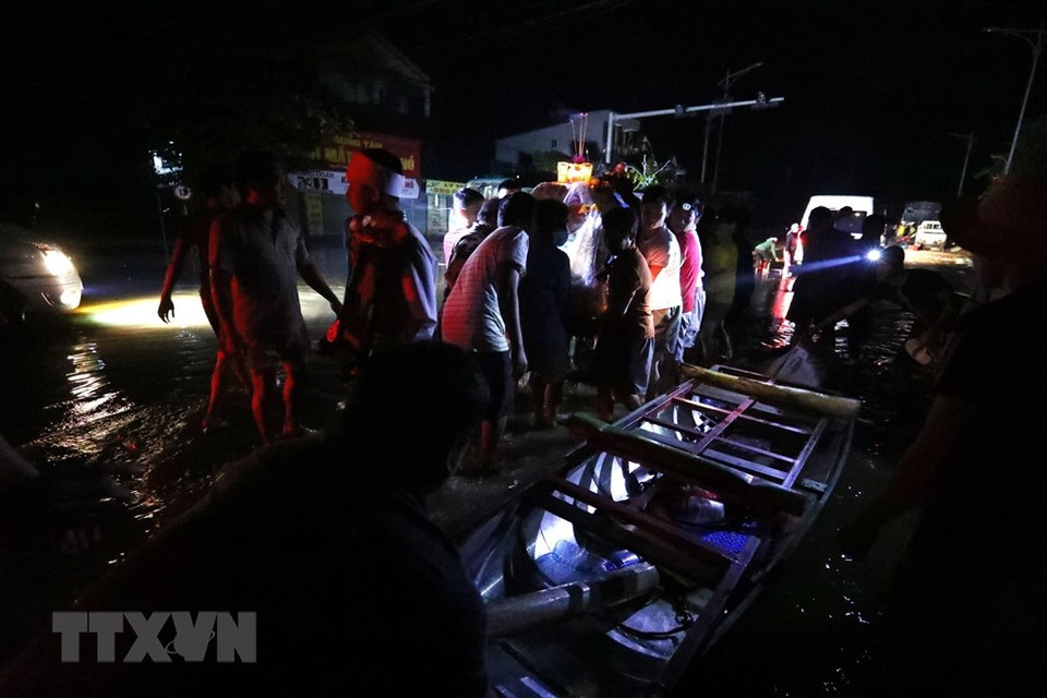 洪水灾害给中部地区各地造成严重影响，多人死亡。越通社记者 诚达 摄