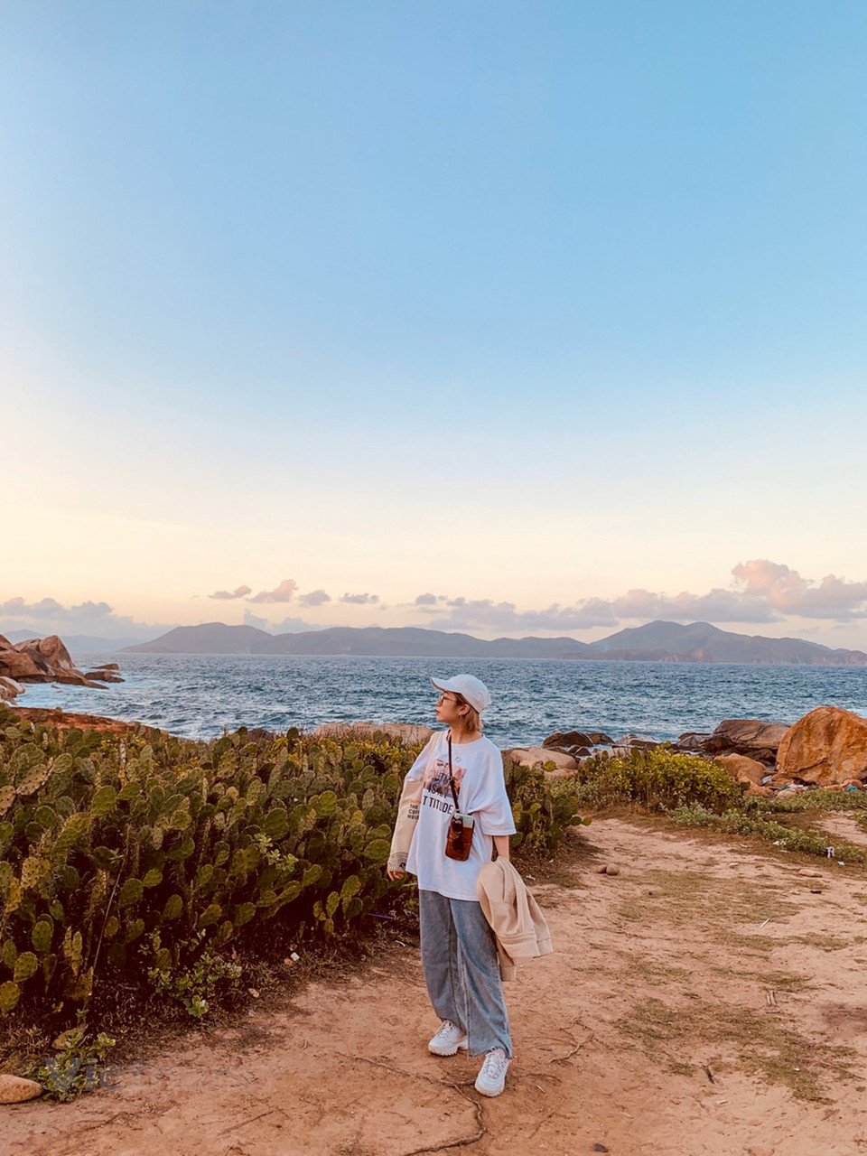 曾经赴富安省旅游的俄罗斯游客马约诺娃(Mayorova Natalia)表示对当地美味菜肴比较较感兴趣。这里海鲜又便宜又好吃。2018年，富安省接待游客量达160万人次，其中国际游客量达4.10万多人次，比往年大大增加。许多游客表示一定会重返富安旅游。图片来源：Vietnam+