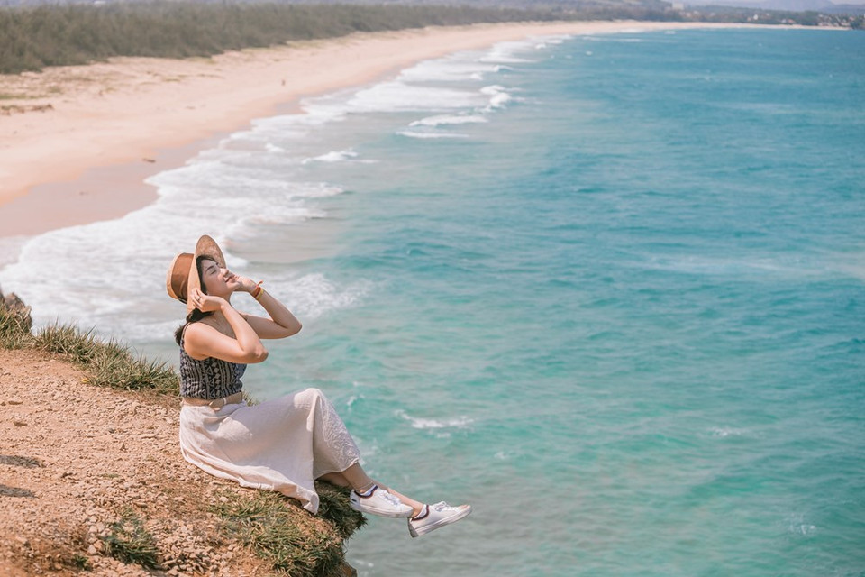 据S形越南旅游公司经理阮芳草分享说： “国际游客对大领角美景印象深刻。我们旅行社的游客都希望参观中部这些旅游景点。富安十分宁静，当地居民友善，具有巨大的旅游潜力，是赴越南旅游的国际游客不可错过的旅游景点之一。” 图片来源：Vietnam+