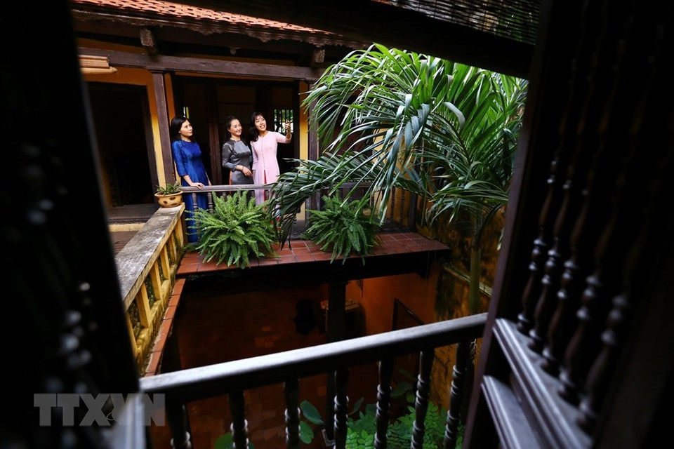 二楼中间有一个院子，环境景观较为美丽。图片来源：越通社