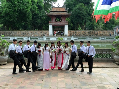 学生毕业留影。