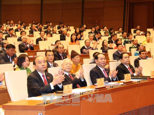 越南第十四届国会第四次会议在首都河内国会大厦隆重开幕。（图片来源：越通社）
