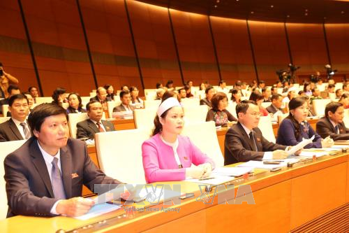 越南第十四届国会第四次会议在首都河内国会大厦隆重开幕。（图片来源：越通社）