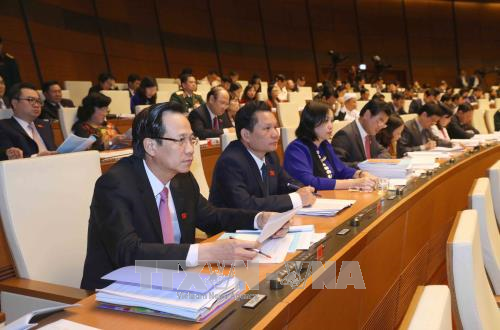 越南第十四届国会第四次会议在首都河内国会大厦隆重开幕。（图片来源：越通社）