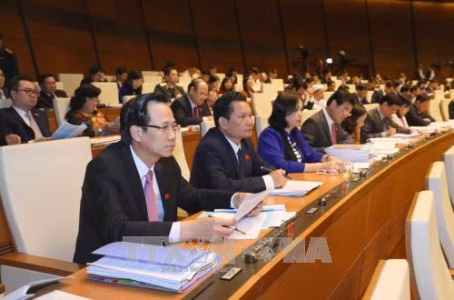 越南第十四届国会第四次会议在首都河内国会大厦隆重开幕。（图片来源：越通社）