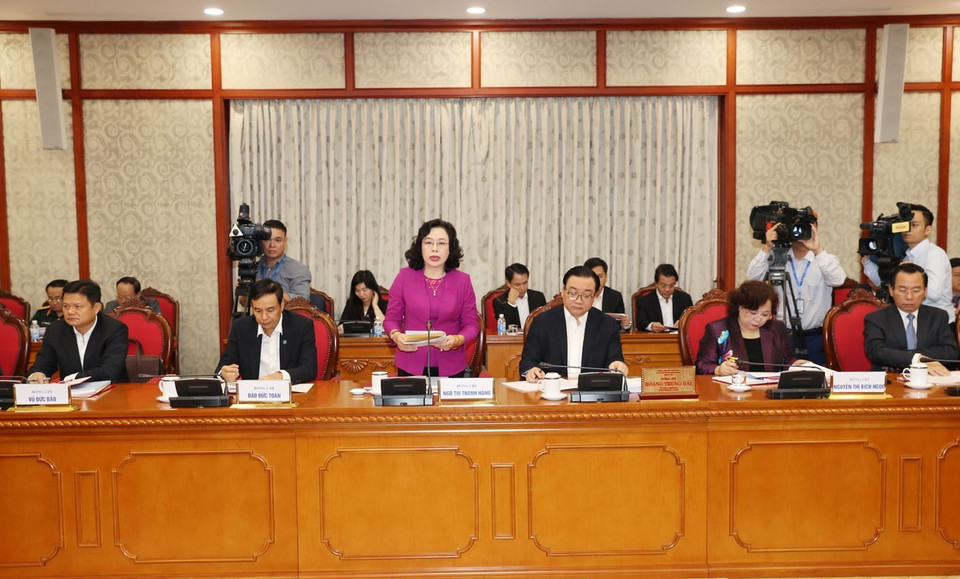 越共中央委员、河内市市委副书记吴氏清姮在会上发言。（图片来源：越通社）