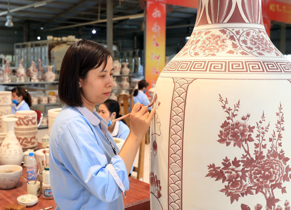 除了国内市场之外，舟逗陶瓷产品还畅销欧洲、美洲、亚洲等。越通社记者 统一 摄