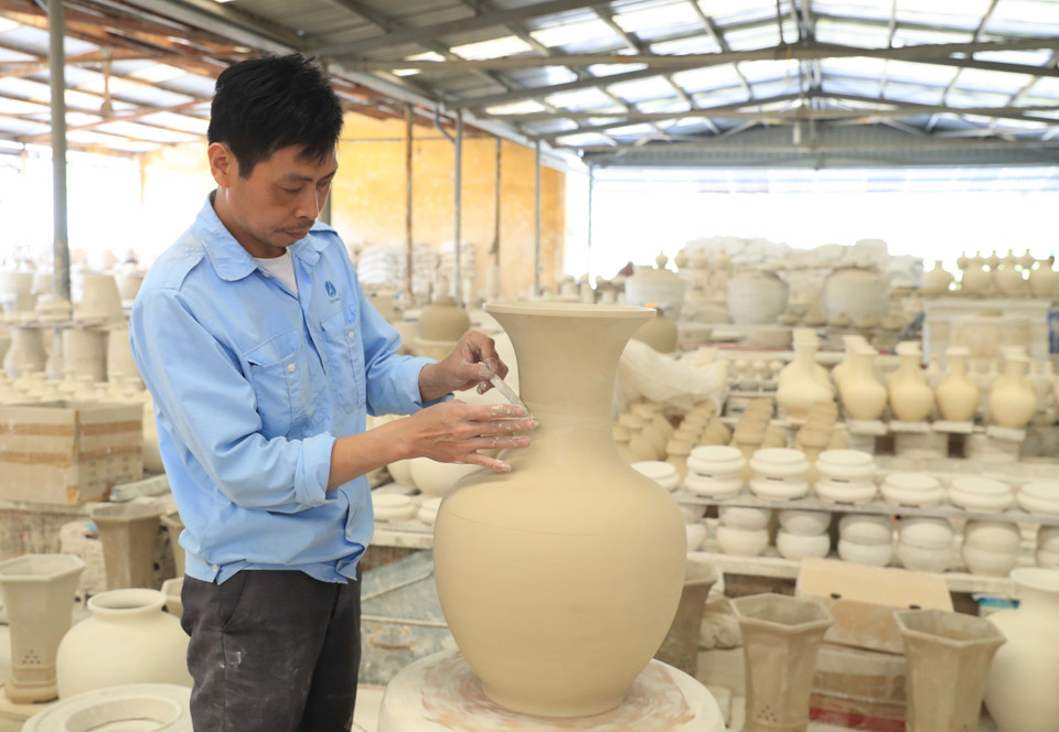 世界上近50个博物馆正在展示舟逗陶瓷产品，其价值获得观众的高度认同。越通社记者 统一 摄