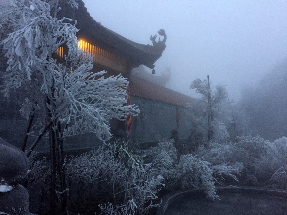 老节省沙巴县气温突然下降 部分地区出现霜冻天气。越通社记者 国庆 摄
