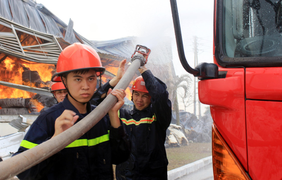 消防营救现场。越通社记者 文德 摄 