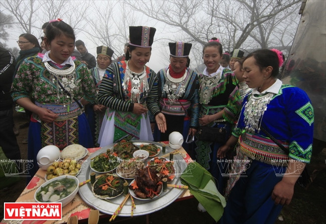 杭珠酒、黑猪肉是达素乡蒙族人的特产。越南画报记者 仲正 摄