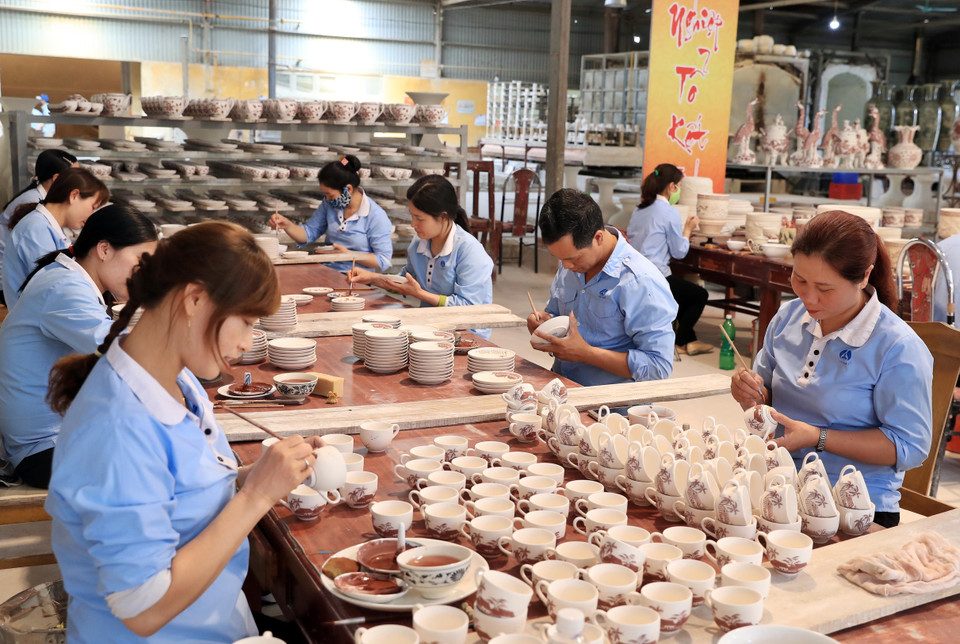 除了国内市场之外，舟逗陶瓷产品还畅销欧洲、美洲、亚洲等。越通社记者 统一 摄