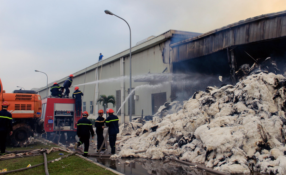 消防营救现场。越通社记者 文德 摄 