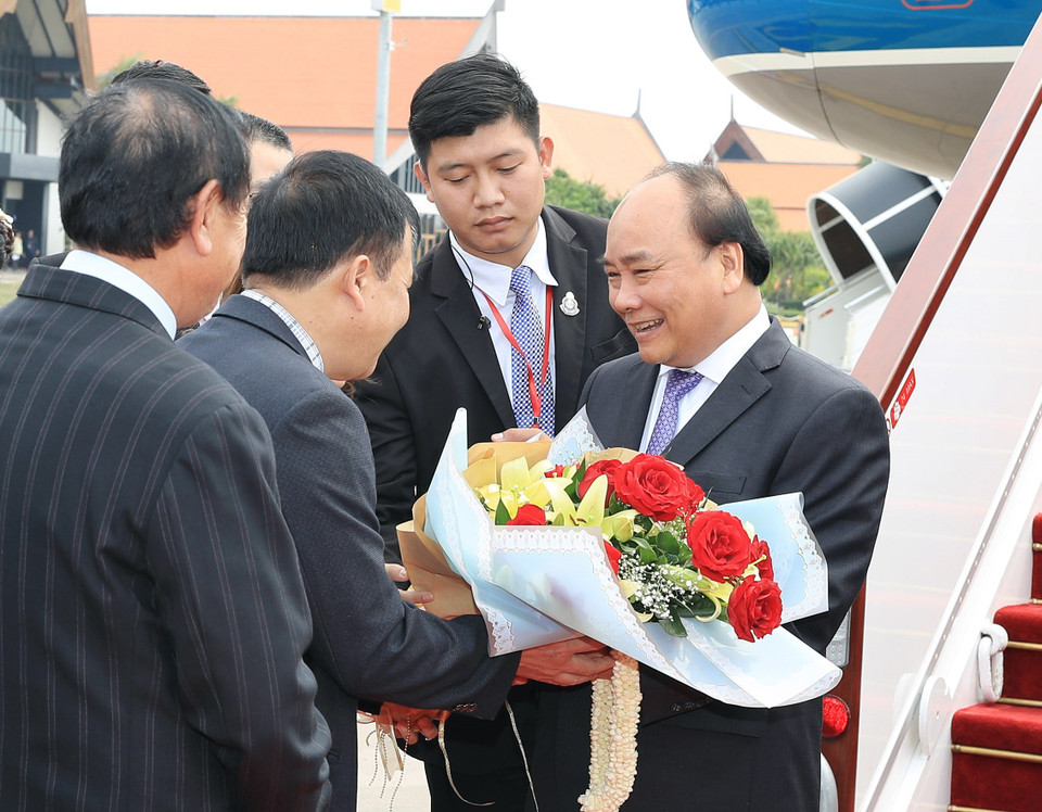 越南政府总理阮春福启程出席暹粒省召开的第三届湄公河委员会峰会。越通社记者 统一 摄