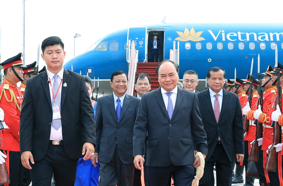 越南政府总理阮春福启程出席暹粒省召开的第三届湄公河委员会峰会。越通社记者 统一 摄