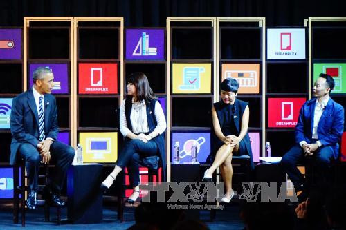  奥巴马与越南年轻企业家代表举行交流会。