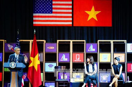  奥巴马与越南年轻企业家代表举行交流会。