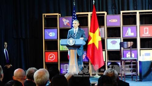  奥巴马在交流会上发表讲话。