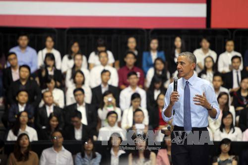  奥巴马在交流会上发表讲话。