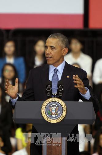  奥巴马在交流会上发表讲话。