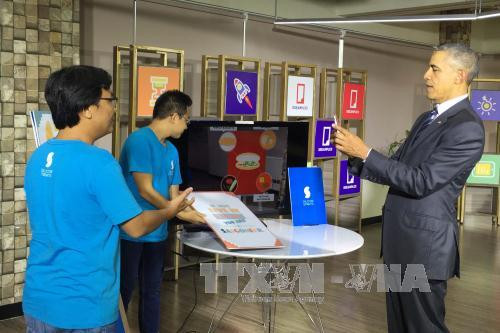  奥巴马与越南年轻企业家代表举行交流会。