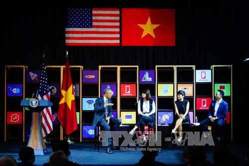  奥巴马与越南年轻企业家代表举行交流会。