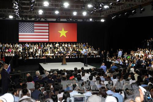  奥巴马在交流会上发表讲话。