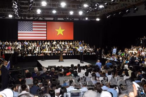  奥巴马在交流会上发表讲话。