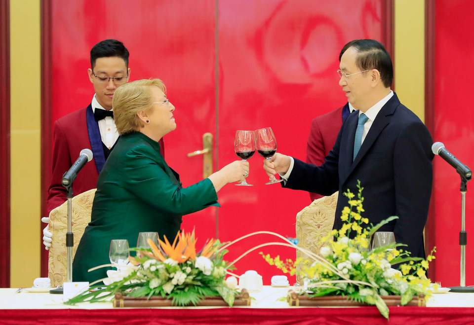 9月11日中午，陈大光主席举行盛大国宴，欢迎米歇尔·巴切莱特·赫里亚一行访越。（图片来源：越通社）