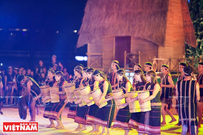 演奏盛会上的表演节目（图片来源：越南画报）