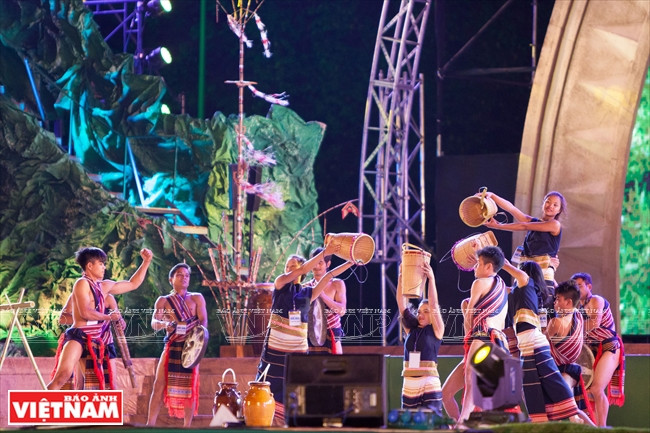 演奏盛会上的表演节目（图片来源：越南画报）