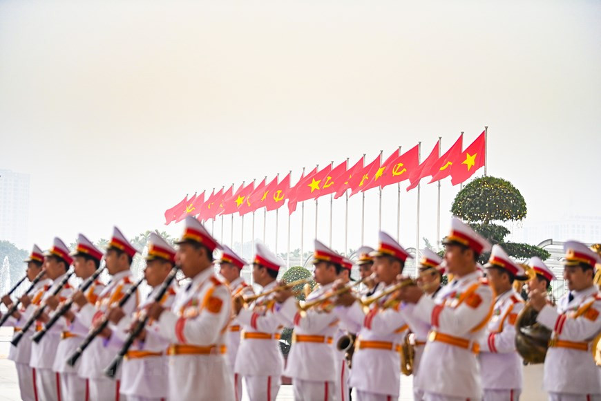 越南共产党第十三次全国代表大会（越共十三大）将于1月26日在首都河内国家会议中心隆重开幕。代表全国500万余名党员的1587名代表与会。截至目前，越共十三大筹备工作基本就绪，为喜迎全党、全民的重大政治事件营造浓厚氛围。图自Vietnam+