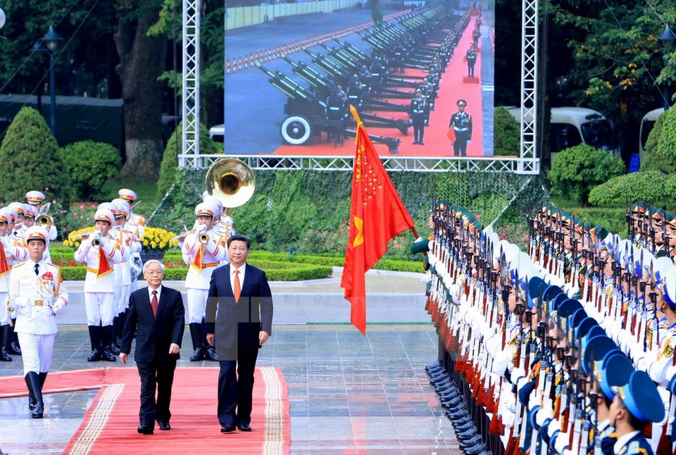 11月5日下午，阮富仲总书记和夫人在主席府广场按照国家元首最高规格举行隆重仪式，欢迎中共中央总书记、国家主席习近平到访。（图片来源：越通社）