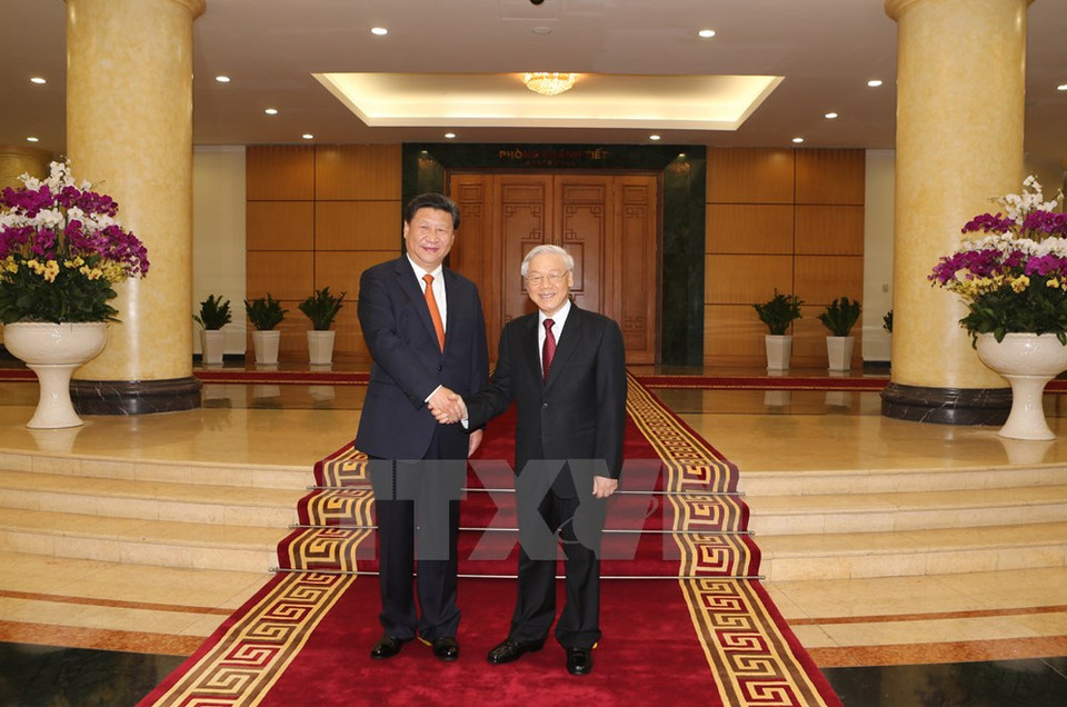 阮富仲总书记在主席府迎接中共中央总书记、国家主席习近平。（图片来源：越通社）