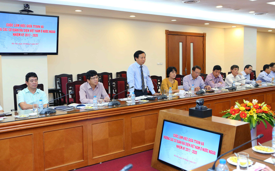 出席会议的2017-2020年任期越南驻外大使和代表机构首席代表。（图片来源：越通社）