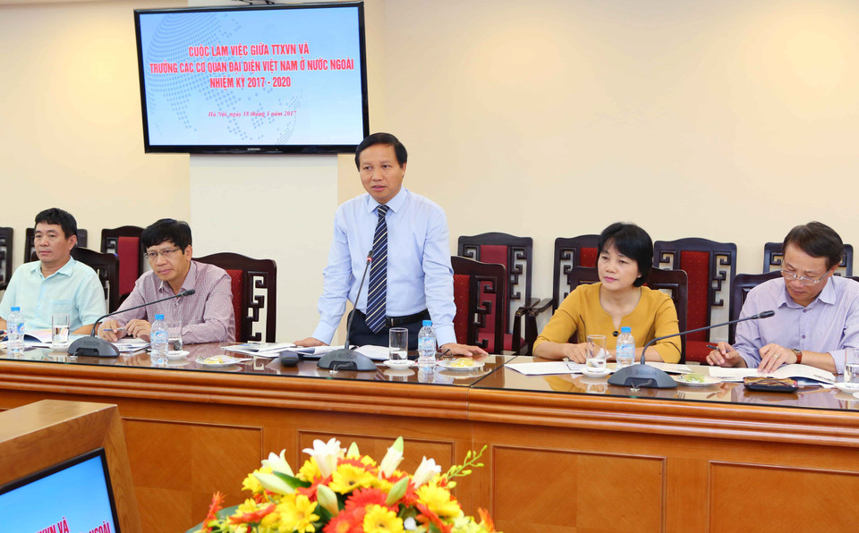 出席会议的2017-2020年任期越南驻外大使和代表机构首席代表。（图片来源：越通社）