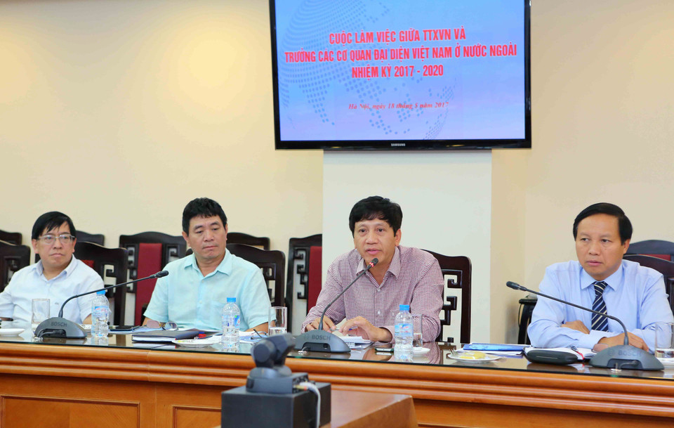 出席会议的2017-2020年任期越南驻外大使和代表机构首席代表。（图片来源：越通社）