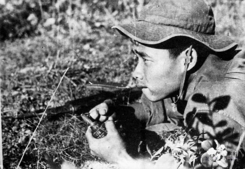 在顺化-岘港战役中，解放军等到时机成熟后，向广南省三旗市阳帝根据地开火。图自：越通社